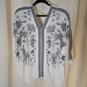 Rose & Olive White and Gray 3/4 Sleeve Blouse Sz S Fits Larger See Measurements